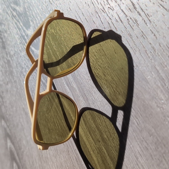 Le Specs Ivory Trailerbreaker Unisex Sunglasses - Picture 1 of 8